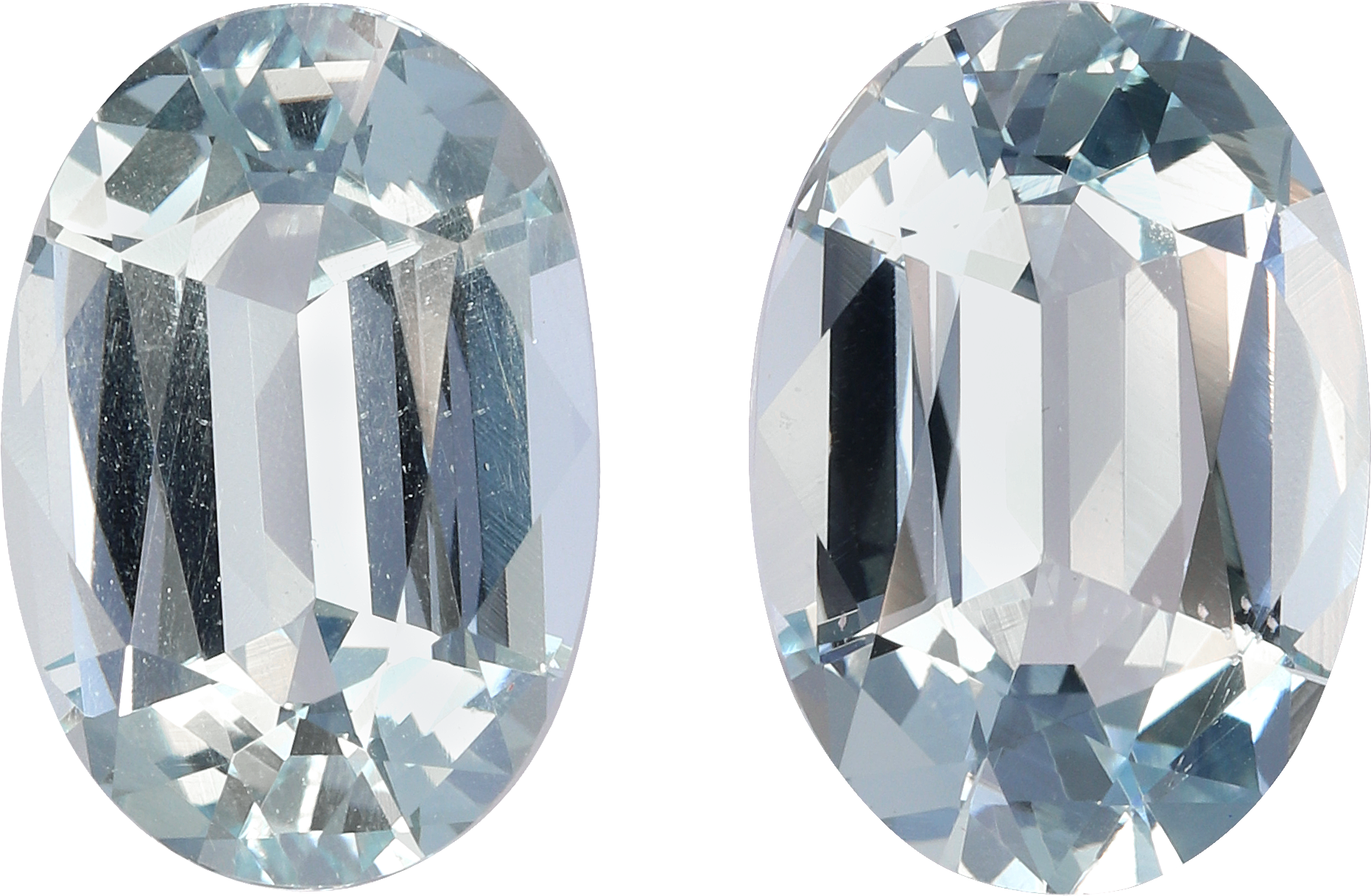 Oval cut aquamarine, 12.98 by 8.84 mm, shown at actual size