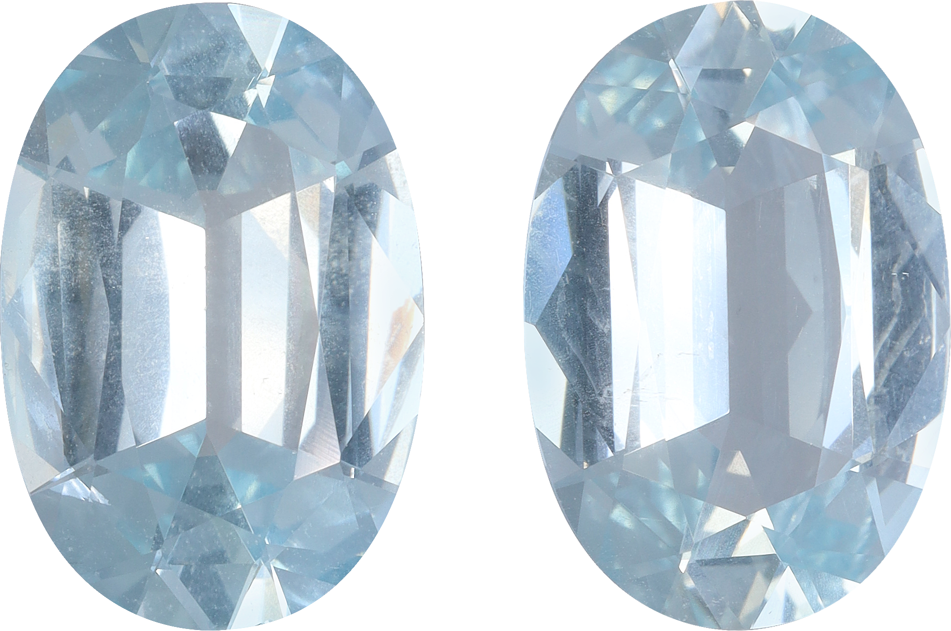 Oval cut aquamarine, 16.54 by 11.3 mm, shown at actual size